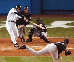 양키스의 마쓰이 히데키가 1회말 플로리다 선발 마크 레드먼으로부터 선제 결승 3점홈런을 때려내고 있다.[AP]