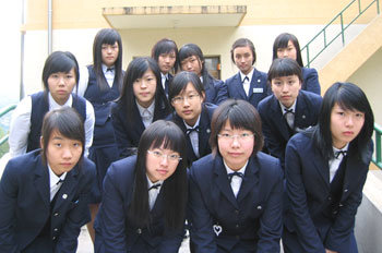 21일 일본군 위안부 할머니를 위한 연극공연을 하는 경기 이천시 양정여고 연극반 학생들. -사진제공 경기 이천시 양정여고