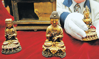 금동아미타불좌상 등 조선 세조때의 보물급 불상들이 도굴범들에게서 환수됐다. 서울지검은 24일 서울 서초구 서초동 서울지검 청사에서 이를 공개했다. -안철민기자