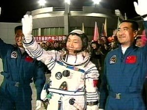 세계에서 세번째로 유인우주선 비행에 성공한 중국 우주비행사들. 사진제공 MBC