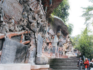 충칭시 다쭈현 바오딩산의 작은 계곡안 돌벽을 온통 장식한 다푸완의 다쭈스커. 당나라 말부터 청나라까지 근 1000년이나 이어진 중국 석각 가운데서도 최전성기인 남송대 작품(13세기 후반)이다. 조성하기자