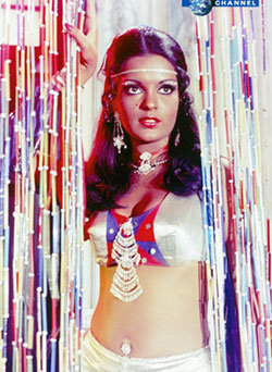 1970년대 보수적인 인도사회에 미니스커트 열풍을 일으켰던 인도 영화배우 지낫 아멘. 사진제공 디스커버리채널