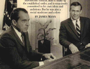 리처드 닉슨 대통령(왼쪽)의 보좌관으로 활동하던 30년 전 도널드 럼즈펠드 현 미 국방장관의 모습. 그는 당시 닉슨 행정부에서 ‘정치적 야심에 가득찬 결단력 있는 인물’이라는 평을 얻었다. -애틀랜틱 먼슬리