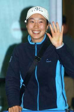 미국LPGA투어 토너먼트오브챔피언스 대회에 출전하고 19일 귀국한 안시현. 29명 중 28위에 머무는 혹독한 신고식을 치렀지만 내일을 위한 소중한 경험을 얻었기에 표정이 밝다. 인천공항=연합