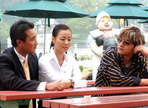 KBS1 일일연속극 ‘백만송이 장미’는 최근 30%에 가까운 시청률을 올리고 있으나 주인공 손태영의 표정과 대사처리가 미흡하다는 지적이 많다. KBS TV 화면 촬영