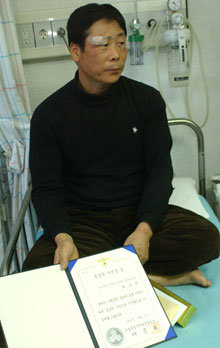 남대문 동대문시장 연쇄 강도 피의자를 격투 끝에 붙잡은 ‘용감한 시민’ 최용학씨. -연합