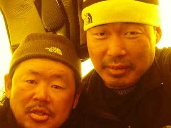 '입술 브라더스'. 박대장과 이치상 대원(우측)