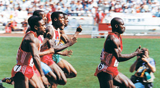1988년 서울올림픽 남자 100m 결승 경기에서 1위로 달리고 있는 벤 존슨(앞). -동아일보 자료사진