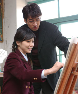 내년 1월 4일 첫 방영되는 MBC ‘물꽃마을 사람들’의 송일국(위)과 이보영. 극 중에서 이들은 원래 사제지간이었으나 나중에는 사랑으로 맺어지게 된다. 사진제공 MBC