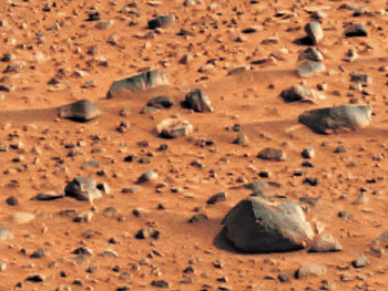 미국 항공우주국(NASA)의 화성 탐사로봇 스피릿이 촬영해 지구로 전송한 화성 표면 사진. 화성 지표면 위에 있는 둥글고 각진 바위들의 모습과 명암이 선명하다. 스피릿에 장착된 1200만화소의 파노라마 카메라로 촬영한 이 사진은 그동안 화성에서 촬영한 모든 사진보다 3, 4배 선명한 것이라고 NASA측은 설명했다. -NASA 제공