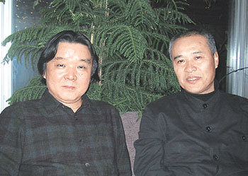 손진책 극단 미추 대표(오른쪽)와 함께 자리한 일본 신국립극장의 구리야마 다미야 예술감독. 그는 “한국인 연출자와 일본인 배우가 함께 작업하는 과정이 바로 문화 교류”라고 말했다. -주성원기자