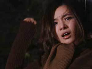 MBC 주말극 ‘회전목마’ 11일 방송에서 우섭(김남진)에게 붙잡힌 은교(장서희)가 공포에 질려 있다. MBC TV 화면 촬영