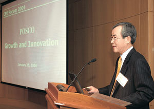 이구택 포스코 회장은 작년 3월 회장 취임 후 처음으로 해외에서 기업설명회(IR)를 가졌다. 이 회장은 미국 뉴욕에 이어 보스턴, 샌디에이고, 로스앤젤레스와 캐나다 토론토에서도 IR를 가질 예정이다. 사진제공 포스코