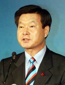 한화갑 전 민주당 대표가 27일 서울 여의도 당사에서 4월 총선에서 현 지역구인 전남 무안-신안 대신 수도권에서 출마하겠다고 선언했다. -안철민기자