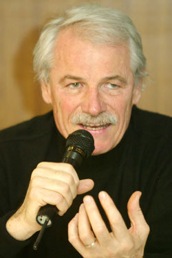 프랑스 사진작가 얀 아르튀스 베르트랑은 “생태계가 잘 보전된 비무장지대를 꼭 한번 찍고 싶다”고 말했다.  -권주훈기자