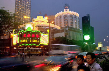 마카오 카지노의 상징 ‘리스보아’. 1970년 세워진 이 카지노는 마카오 도박왕 스탠리 호가 소유하고 있다.   -동아일보 자료사진