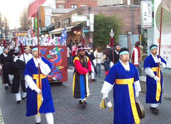 종로구 포도대장과 그 순라군들.