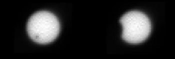 NASA의 탐사로봇 '오퍼튜너티'가 화성에서 잇달아 촬영한 일식. 4일 화성의 달 중 하나인 데이모스가 태양을 가렸고(왼쪽), 7일에 또 다른 달인 포보스가 태양 가장자리를 가렸다.   -사진제공NASA