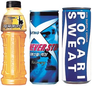 (왼쪽부터)파워에이드 골드메달, 네버스탑 엑싱 리커버리, 포카리스웨트