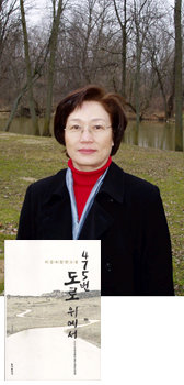 올해 여성동아 장편공모 당선자인 재미교포 이경숙 씨. “새벽에 당선소식을 들었어요. 잠을 이룰 수 없더군요. 로스앤젤레스에 사는 딸은 제 전화를 받자 마자 ‘아! 당선됐구나’ 하고 말했어요. 저만큼 골똘하게 생각했던 모양이지요.”   -동아일보 자료사진