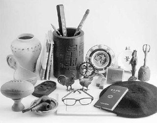 지난해 작고한 조병화 시인이 생전에 쓰던 문방구와 애장품들. 조 시인의 트레이드마크인 파이프와 베레모가 눈에 띈다. 사진제공 영인문학관