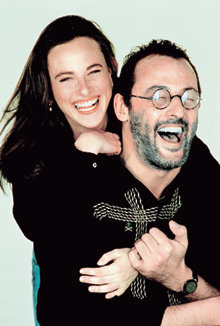 간지럼은 남녀 사이의 애정을 돈독하게 해주는 즐거운 자극이다. 왜 스스로 간질이면 간지럽지 않은지, 왜 간질이는 시늉만 해도 간지러운지 등 간지럼에 대한 본격적인 연구는 최근에 와서야 활발하게 이뤄졌다.   -동아일보 자료사진