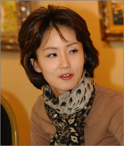 위성 KBS코리아의 ‘클래식 오디세이’를 진행하는 정세진 아나운서는 “피아노를 칠 수 있지만 기회가 오면 첼로나 콘트라베이스도 배우고 싶다”고 말했다. 사진제공 KBS