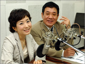 KBS 라디오 ‘안녕하세요…‘의 새 진행자인 왕영은(왼쪽)과 정한용. 두 사람은 “여성뿐 아니라 남성 청취자들도 즐겨 듣는 프로그램으로 만들겠다”고 다짐했다. 사진제공 KBS