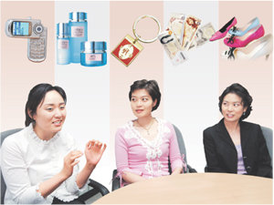 주부들은 가정의 달에 어떤 생각을 할까. 선물을 준비하고 선사하고 난 뒤에 느끼는 애환을 주부들을 통해 들어봤다. 왼쪽부터 전지원 홍명희 박소연 주부. 박주일기자 fuzine@donga.com