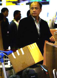 싱가포르의 리콴유 전 총리를 화나게 해 추방된 말레이시아 출신의 싱가포르 에어라인 조종사 리안 고. -사진제공 사우스차이나 모닝포스트