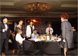 싱가포르의 음식 이벤트. 올 월드 구어메 서밋에서 펼쳐진 연극과 음식의 만남 ‘미스터리 추리극 만찬’. 조성하기자