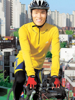 윤옥환씨는 “내년 투르 드 프랑스 사이클 경주대회에 출전하기 위해 올여름쯤 프랑스로 떠나 현지에서 훈련할 계획”이라고 말했다.-강병기기자