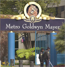 소니가 미국의 영화제작 및 배급사인 MGM을 50억달러에 인수하는 방안을 추진하고 있다. 사진은 MGM 본사 정문. 동아일보 자료사진