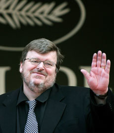 다큐멘터리 ‘화씨 911’로 제57회 칸국제영화제 경쟁부문에 진출한 마이클 무어 감독.-AP 연합