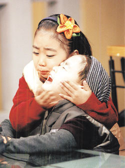 TV 시트콤 ‘순풍 산부인과’에서 미달이가 친구를 괴롭히고 있다. 의사들은 극중 미달이처럼 행동한다면 ADHD 환자일 가능성이 매우 크다고 말한다. 동아일보 자료사진