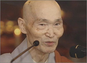 스스로 세우고 스스로 지켰던 엄격한 계율 때문에 청화스님은 늘 깡말라 있었다. 세상을 떠날 즈음 그의 몸무게는 30kg 안팎이었다. 사진제공 KBS