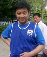 박근혜 대표와 걷기대회에 참여한 '박사모' 정광용 대표