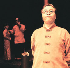 연극 ‘자객열전’에 나오는 백범 김구 역의 김세동씨. 그는 “백범일지에는 인간적이고 수수한 백범의 면모가 담겨 있다”고 말했다.-사진제공 JT컬쳐