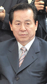 김혁규 대통령경제특보는 최근 자신의 총리 기용 문제를 둘러싸고 열린우리당 일각에서까지 반발 움직임이 일자 곤혹스러워하고 있다.-동아일보 자료사진