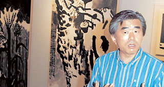 국내 최대 사설미술관인 대덕아주미술관을 개관한 이재흥 대전 구즉감리교회 목사.-대전=이기진기자