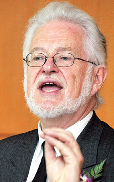 스웨덴 왕립학술원의 얀 린슈텐 원장이 3일 성균관대 경제관에서 ‘노벨상의 과거와 미래’를 주제로 강연하고 있다.-이훈구기자