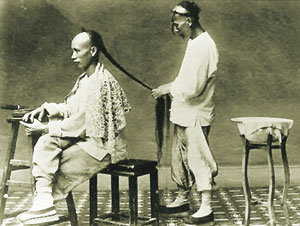 중국 청대에는 한족 남자들도 모두 변발을 해야 했다. 1768년 이 변발을 잘라내면 영혼을 훔칠 수 있다는 괴담이 돈 데에는 만주족의 한족화라는 시대적 징후가 담겨 있다. 동아일보 자료사진