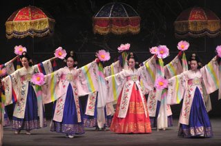 국립무용단 모스크바 공연 장면.-김기현기자