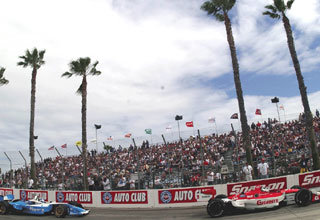 2003년 미국 캘리포니아주 롱비치에서 열린 챔프카 월드 시리즈. 챔프카는 세계 2대 자동차 경주 가운데 하나다.-자료제공 서울시