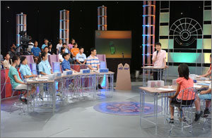 어린이 토론 프로그램 ‘저요! 저요!’의 한 장면. 방송 시간은 25분이지만 녹화 시간은 격론이 벌어져 1시간을 넘기기 일쑤다. 사진제공 KBS