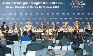 세계경제포럼(WEF)이 주최하는 ‘전략적 통찰을 위한 아시아 원탁회의’ 개막식이 13일 서울 신라호텔에서 열렸다. 원대연기자