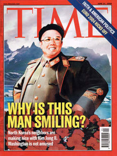 미국 시사주간 타임은 원수 견장을 어깨에 찬 군복 차림의 김정일 북한 국방위원장 선전포스터를 표지에 실었다.-사진제공 타임
