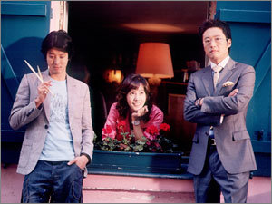 SBS ‘파리의 연인’의 세 주인공. 김정은(가운데)은 조카와 삼촌 사이인 이동건(왼쪽)과 박신양에게 동시에 구애를 받고 누구를 선택할 지 ‘행복한 고민’에 빠진 신데렐라다. 사진제공 SBS