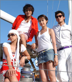 리조트 ‘클럽 메드’에 대한 간접 광고가 지나치다고 지적받는 MBC 드라마 ‘황태자의 첫사랑’ 출연진. 왼쪽부터 진재영 차태현 성유리 김남진. 사진제공 MBC