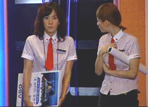 18일 방영된 SBS ‘파리의 연인’ 에서 김정은(태영)은 자신이 출연한 영화 ‘내 남자의 로맨스’를 홍보하는 패널을 들고 나왔다.-인터넷 화면 캡처